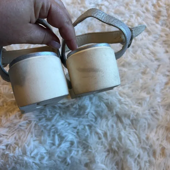 Gadea silver platform leather wedge sandals size 7 (38)