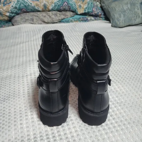 GBG LOS ANGELES EUC WOMENS SZ 9M CHUNKY HEEL MOTO BOOTS