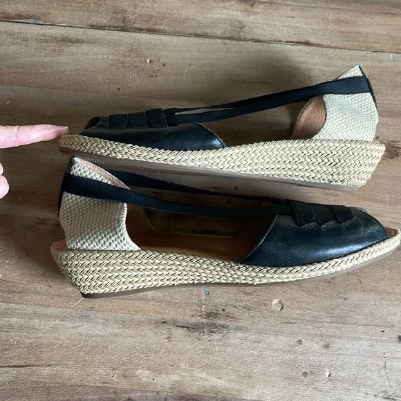 Gentle Souls Luci Black Leather Summer Wedge Women's Sandals size 10 EUC