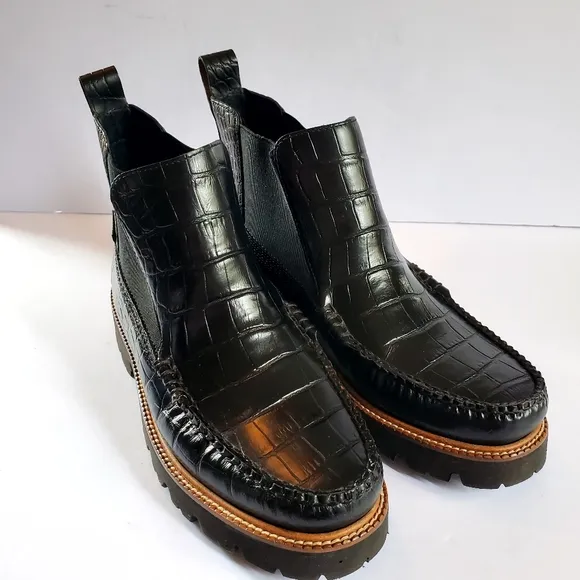 G.H. Bass &amp; Co. Black Ankle Boots with Chunky Sole Women's Size 10 Croc Embossed