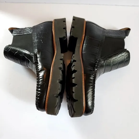 G.H. Bass &amp; Co. Black Ankle Boots with Chunky Sole Women's Size 10 Croc Embossed