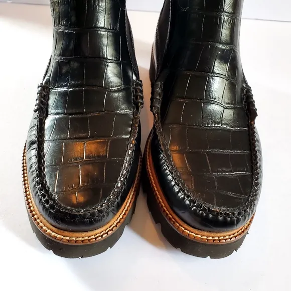 G.H. Bass &amp; Co. Black Ankle Boots with Chunky Sole Women's Size 10 Croc Embossed