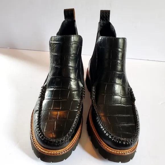 G.H. Bass &amp; Co. Black Ankle Boots with Chunky Sole Women's Size 10 Croc Embossed