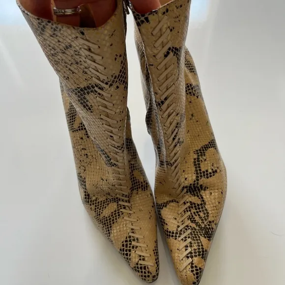 Gianni Bini snakeskin pointed toe Heeled Boots