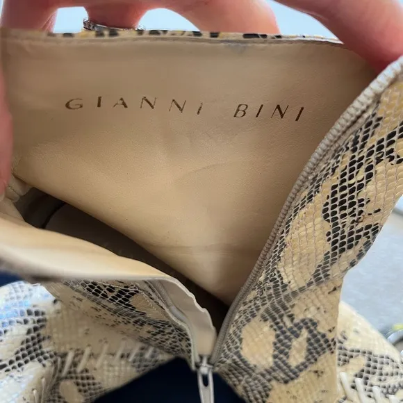 Gianni Bini snakeskin pointed toe Heeled Boots