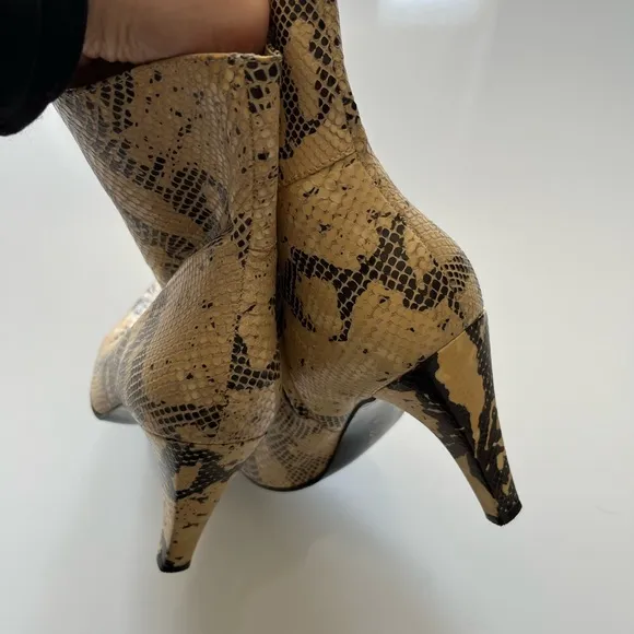 Gianni Bini snakeskin pointed toe Heeled Boots