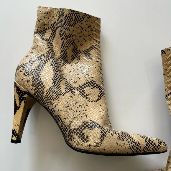 Gianni Bini snakeskin pointed toe Heeled Boots