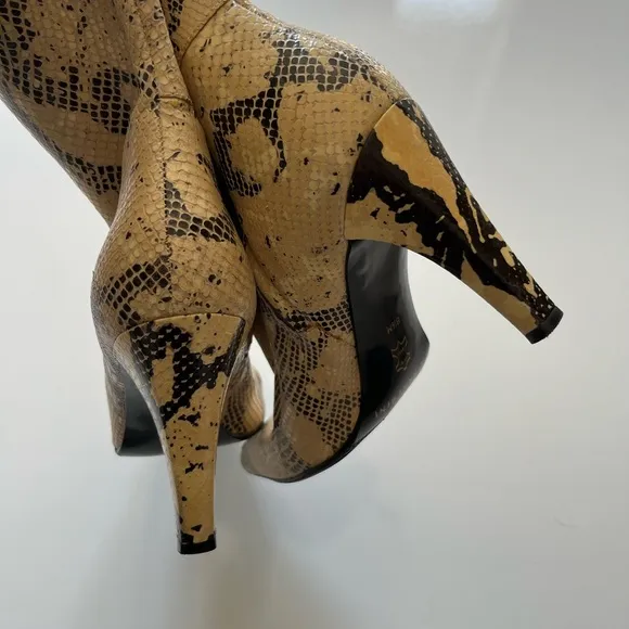 Gianni Bini snakeskin pointed toe Heeled Boots