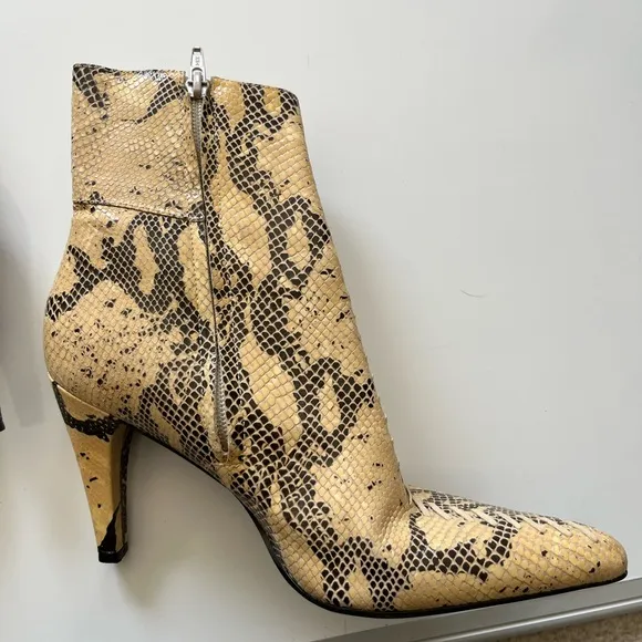 Gianni Bini snakeskin pointed toe Heeled Boots