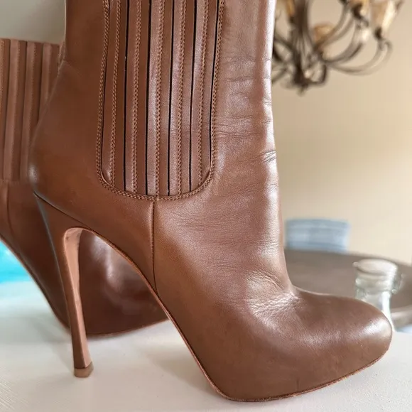 Gianvito Rossi Classic Saddle Brown Booties