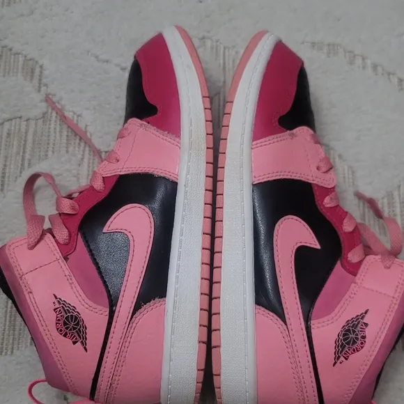 Girls Nike Air Jordan 1 Mid Coral Chalk Sz 3Y