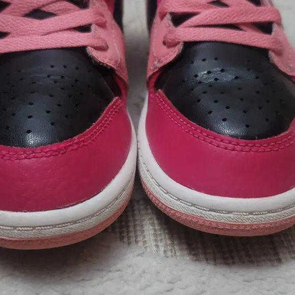 Girls Nike Air Jordan 1 Mid Coral Chalk Sz 3Y