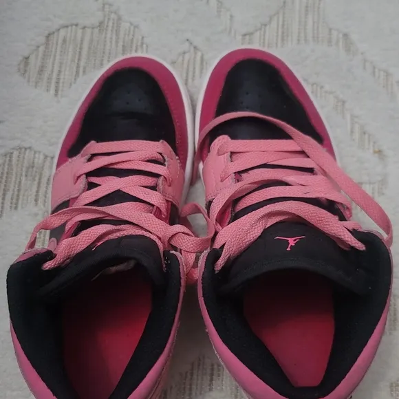Girls Nike Air Jordan 1 Mid Coral Chalk Sz 3Y