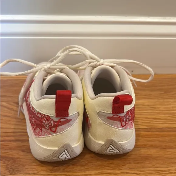 GIRLS size 3.5 Nike Giannis Freak 6 Basketball Sneakers