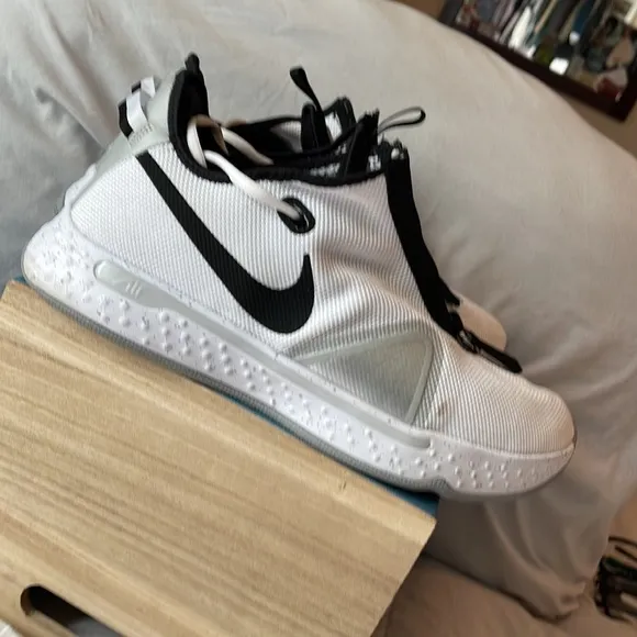 Great condition almost new Paul George basketball sneakers size 11.5
