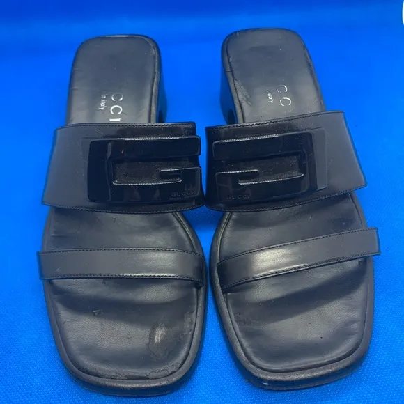 Gucci black leather sandals 106 1260 34 1/2 C