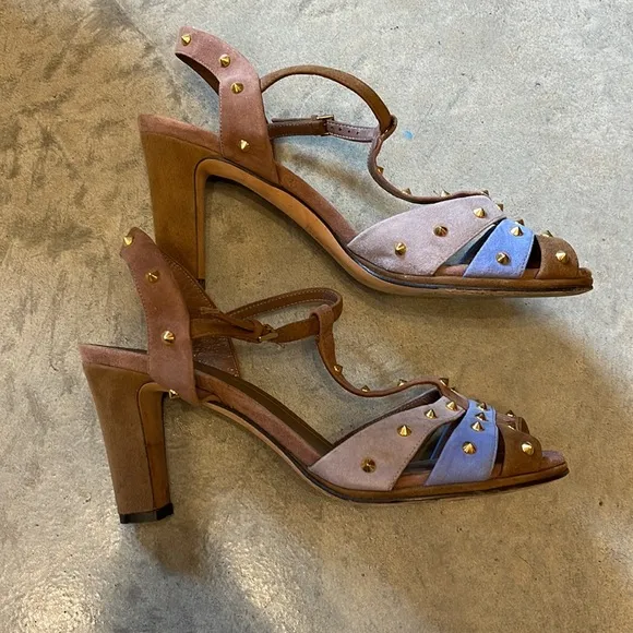 GUCCI Jacquelyne Suede Studded T-Strap Sandalas/Heels sz 39