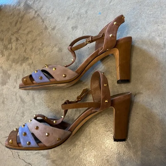 GUCCI Jacquelyne Suede Studded T-Strap Sandalas/Heels sz 39