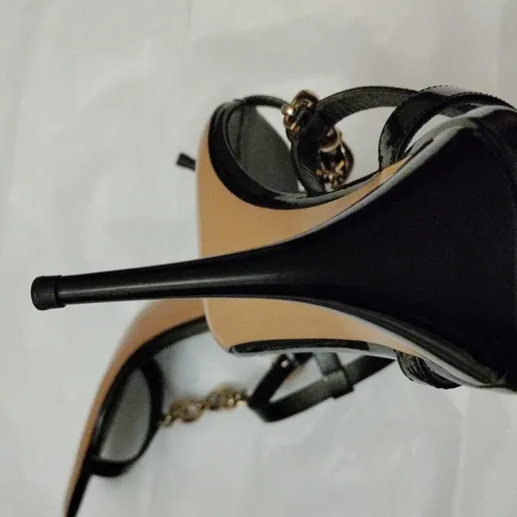 GUCCI Sand Pelle Vernice Soft Metal Sandals