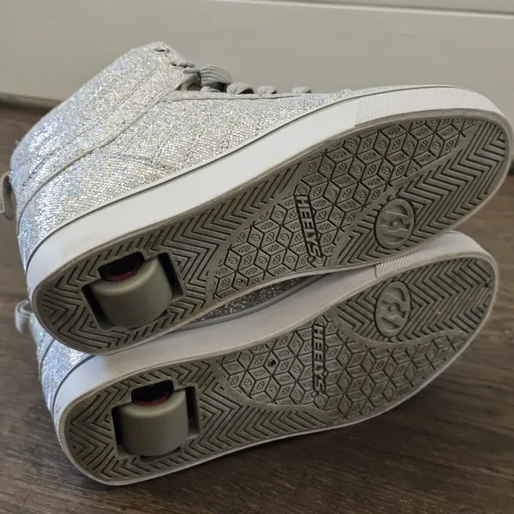 Heelys Uptown Silver Disco Glitter Shoes With Wheels sz 6