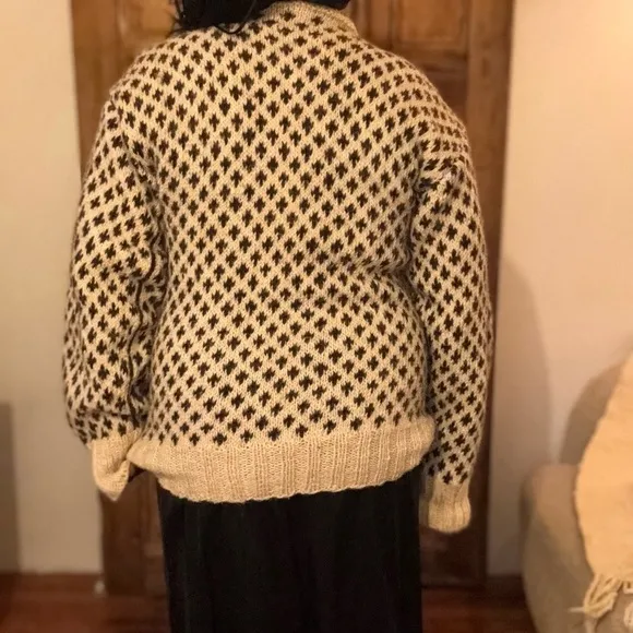 Houndstooth cream and brown vintage turtleneck wool long sleeve knit sweater