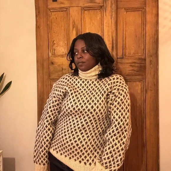 Houndstooth cream and brown vintage turtleneck wool long sleeve knit sweater
