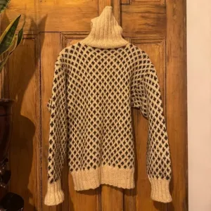Houndstooth cream and brown vintage turtleneck wool long sleeve knit sweater