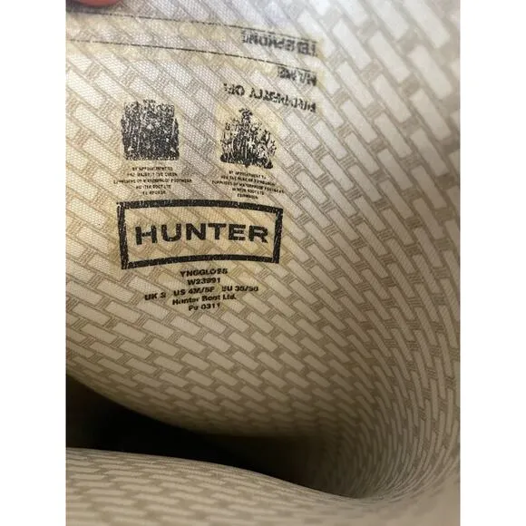 Hunter girls sz. 4 classic black rain boots. Great pair
