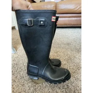 Hunter girls sz. 4 classic black rain boots. Great pair