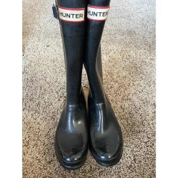 Hunter girls sz. 4 classic black rain boots. Great pair