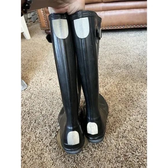 Hunter girls sz. 4 classic black rain boots. Great pair