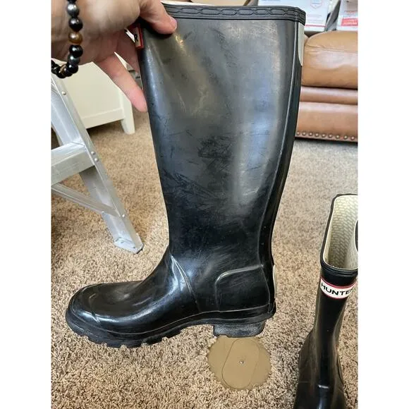 Hunter girls sz. 4 classic black rain boots. Great pair