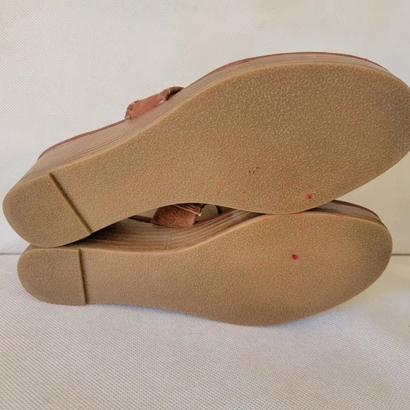 JACK ROGERS GINGHAM TAN LEATHER 2&quot; WEDGE HEEL SANDALS (sz 8.5)