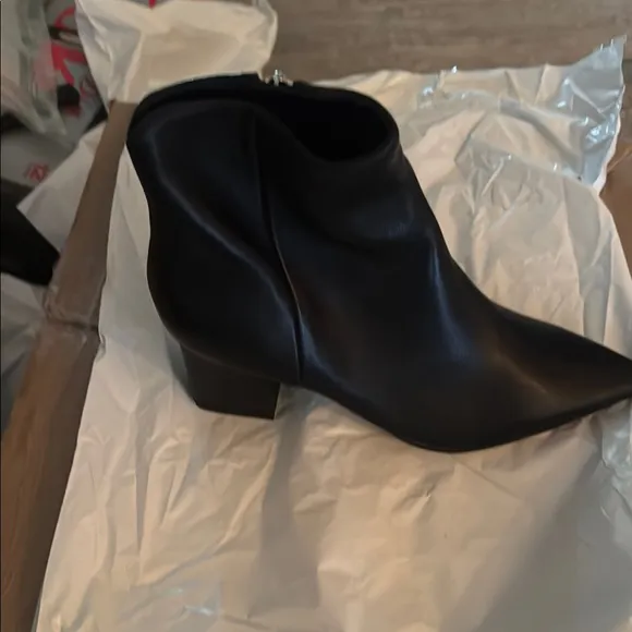 Jarlie Black Leather Ankle Boots by Marc Fisher size 9.5