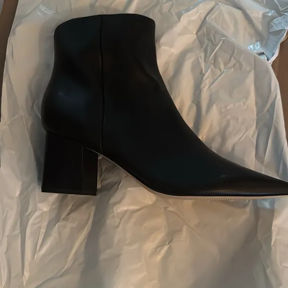 Jarlie Black Leather Ankle Boots by Marc Fisher size 9.5
