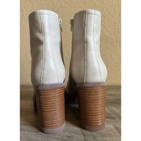 Jeffrey Campbell Chunky Heel Abundant Ice Beige Lug Sole Ankle Boots