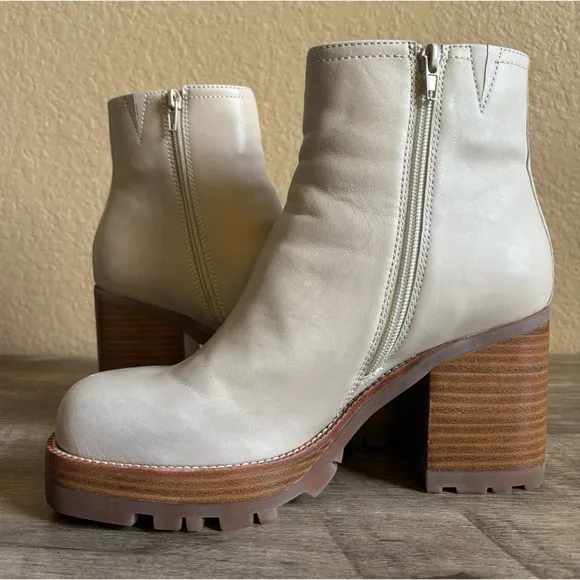 Jeffrey Campbell Chunky Heel Abundant Ice Beige Lug Sole Ankle Boots