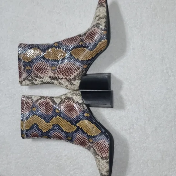 Jeffrey Campbell Coma 3 Pointed Toe Snake Print Boots Size 6