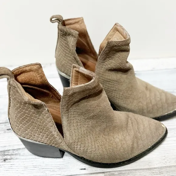 JEFFREY CAMPBELL Cromwell Khaki Matte Snake Pointed Toe Cowboy Boots S  6.5