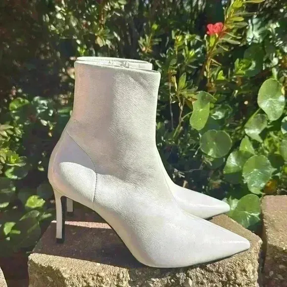 Jeffrey Campbell women’s daring vegan pointed toe booties size 5.5