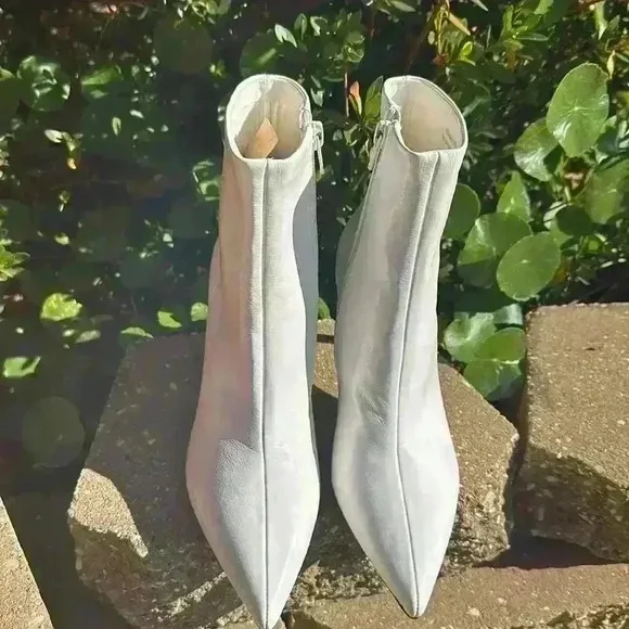 Jeffrey Campbell women’s daring vegan pointed toe booties size 5.5
