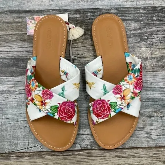 Johnny Was Criss Cross Sandals Size 10 NEW