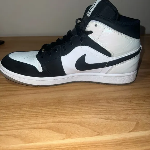 Jordan 1 mid diamond size 10.5