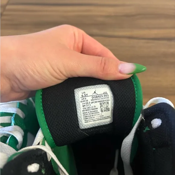 Jordan Green and White Sneakers Mid-Top Classic