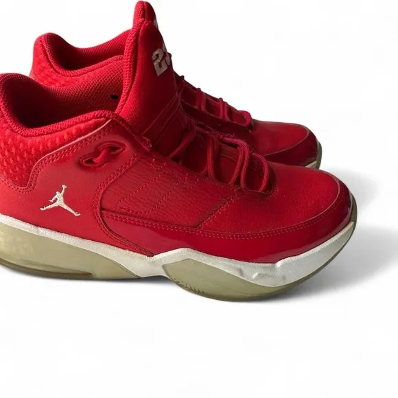 Jordan Max Aura 3 Basketball Sneakers - Youth- Size: 7Y (big kid)