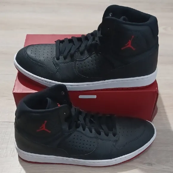 JORDANS black Jumpman sneakers. Jordan gym shoes. Casual classic black sneakers