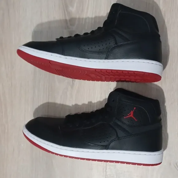 JORDANS black Jumpman sneakers. Jordan gym shoes. Casual classic black sneakers