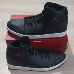 JORDANS black Jumpman sneakers. Jordan gym shoes. Casual classic black sneakers