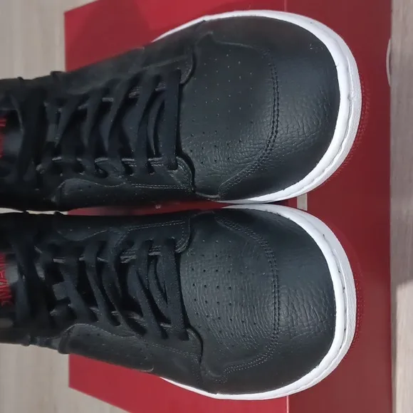 JORDANS black Jumpman sneakers. Jordan gym shoes. Casual classic black sneakers