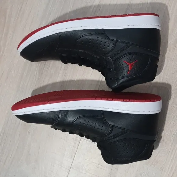 JORDANS black Jumpman sneakers. Jordan gym shoes. Casual classic black sneakers